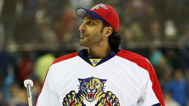 COLUMBUS, OH - JANUARY 24: Roberto Luongo #1 of the Florida Panthers and Team Toews looks on during the Discover NHL Shootout event of the 2015 Honda NHL All-Star Skills Competition at Nationwide Arena on January 24, 2015 in Columbus, Ohio.