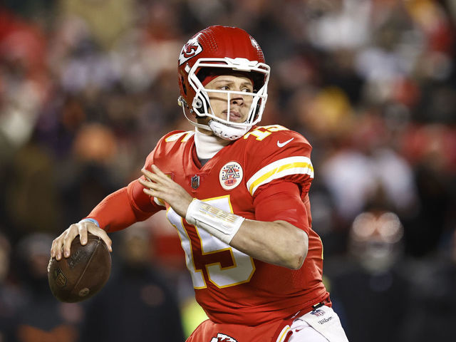 Patrick Mahomes injury: Chiefs' QB plays through ankle issue in