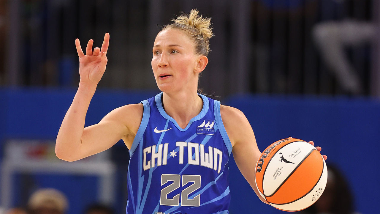 CHICAGO, ILLINOIS - SEPTEMBER 08: Courtney Vandersloot #22 of the Chicago Sky dribbles against the Connecticut Sun during the second half in Game Five of the 2022 WNBA Playoffs semifinals at Wintrust Arena on September 08, 2022 in Chicago, Illinois. NOTE TO USER: User expressly acknowledges and agrees that, by downloading and/or using this photograph, User is consenting to the terms and conditions of the Getty Images License Agreement.