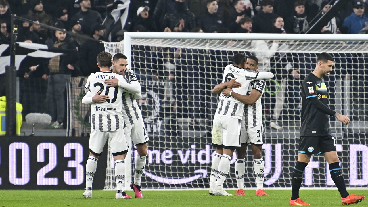 TURIN, ITALY - FEBRUARY 02: Juventus players celebrate the victory during the Coppa Italia match between Juventus and SS Lazio at Allianz Stadium on February 02, 2023 in Turin, Italy.