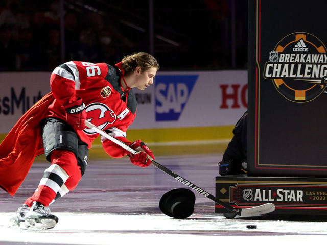 LAS VEGAS, NEVADA - FEBRUARY 04: Jack Hughes #86 of the New Jersey Devils competes in the Breakaway Challenge during the 2022 NHL All-Star Skills at T-Mobile Arena on February 04, 2022 in Las Vegas, Nevada.