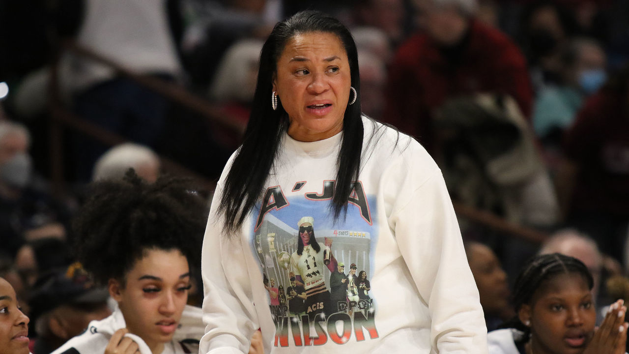 COLUMBIA, SC - JANUARY 15: South Carolina Gamecocks head coach Dawn Staley during a women's college basketball game between the Missouri Tigers and the South Carolina Gamecocks on January 15, 2023, at Colonial Life Arena in Columbia, S.C.