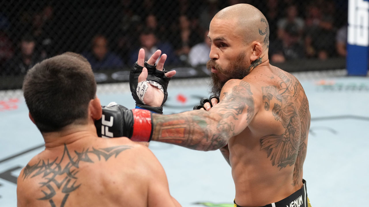 SAN DIEGO, CALIFORNIA - AUGUST 13: (R-L) Marlon Vera of Ecuador punches Dominick Cruz in a bantamweight fight during the UFC Fight Night event at Pechanga Arena on August 13, 2022 in San Diego, California.