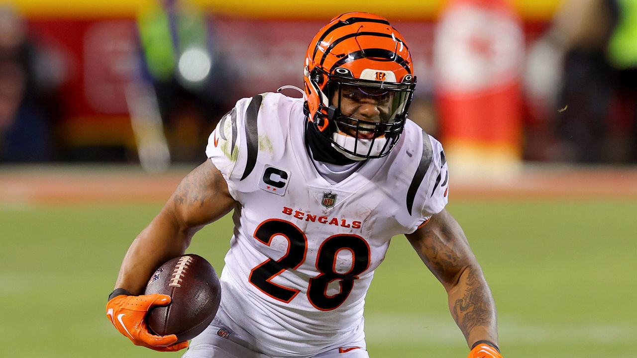 KANSAS CITY, MISSOURI - JANUARY 29: Joe Mixon #28 of the Cincinnati Bengals carries the ball against the Kansas City Chiefs during the third quarter in the AFC Championship Game at GEHA Field at Arrowhead Stadium on January 29, 2023 in Kansas City, Missouri.