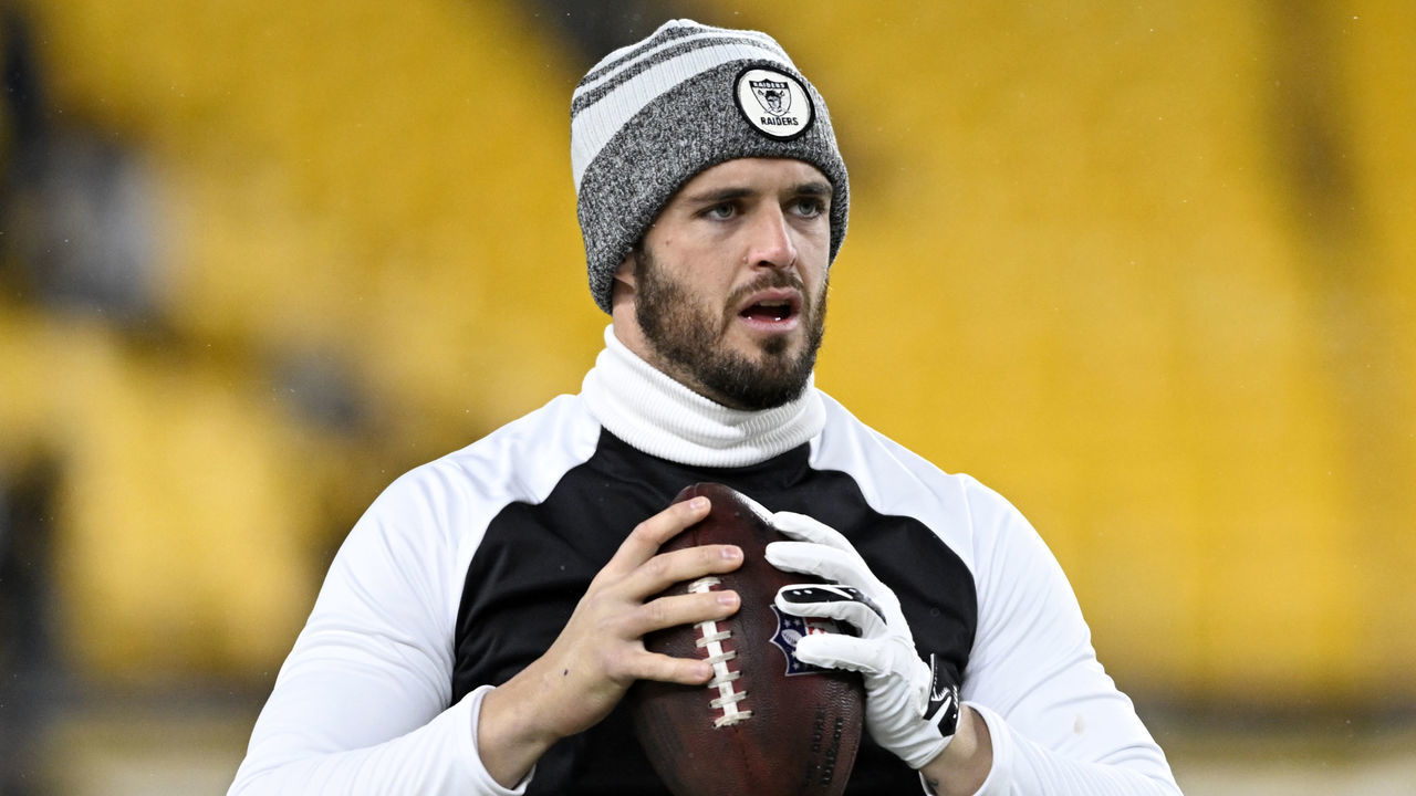 PITTSBURGH, PENNSYLVANIA - DECEMBER 24: Derek Carr #4 of the Las Vegas Raiders warms up prior to the start of the game against the Pittsburgh Steelers at Acrisure Stadium on December 24, 2022 in Pittsburgh, Pennsylvania.