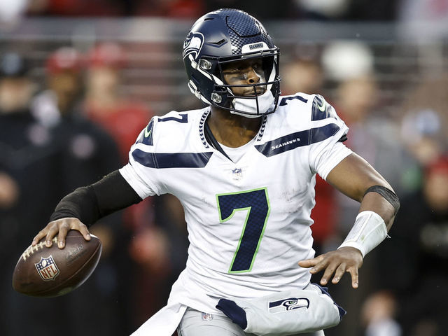 SANTA CLARA, CALIFORNIA - JANUARY 14: Geno Smith #7 of the Seattle Seahawks passes the ball during an NFL football game between the San Francisco 49ers and the Seattle Seahawks at Levi's Stadium on January 14, 2023 in Santa Clara, California.