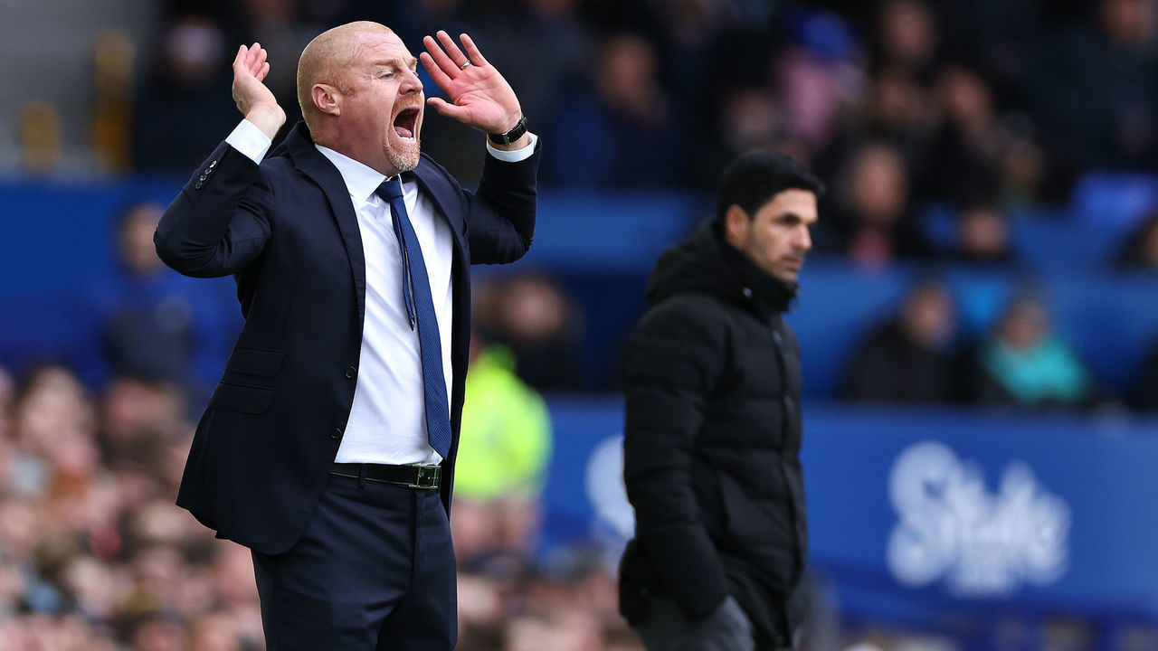 LIVERPOOL, ENGLAND - FEBRUARY 04: Sean Dyche the manager / head coach of Everton during the Premier League match between Everton FC and Arsenal FC at Goodison Park on February 4, 2023 in Liverpool, United Kingdom.