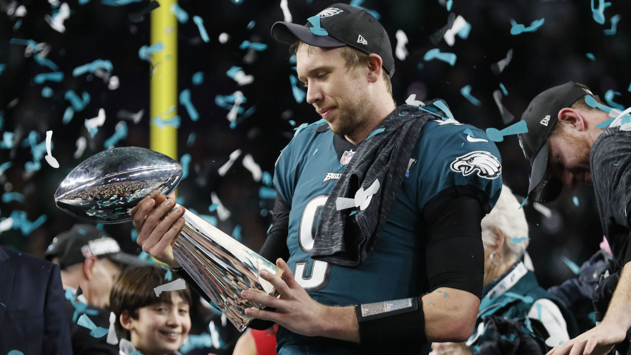 Football: Super Bowl LII: Philadelphia Eagles QB Nick Foles (9) victorious, holding Vince Lombardi trophy after winning game vs New England Patriots at US Bank Stadium. Minneapolis, MN 2/4/2018 CREDIT: David E. Klutho (Set Number: X161665 TK1 )