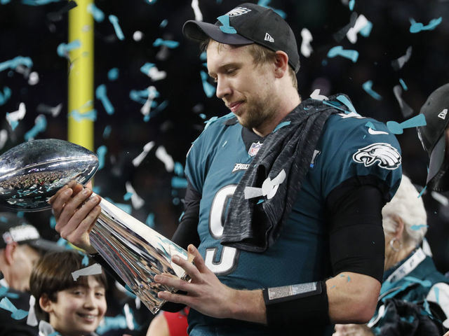 Football: Super Bowl LII: Philadelphia Eagles QB Nick Foles (9) victorious, holding Vince Lombardi trophy after winning game vs New England Patriots at US Bank Stadium. Minneapolis, MN 2/4/2018 CREDIT: David E. Klutho (Set Number: X161665 TK1 )
