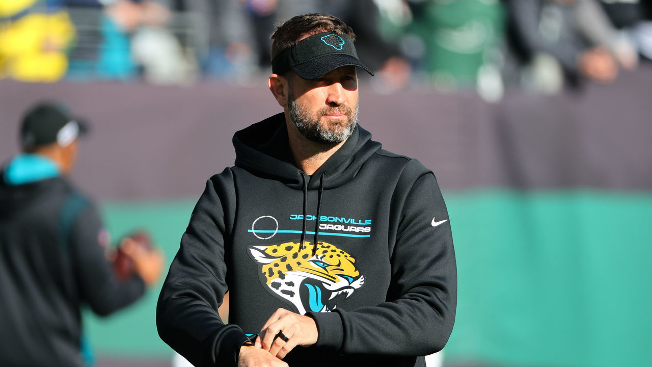 EAST RUTHERFORD, NJ - DECEMBER 26: Jacksonville Jaguars passing game coordinator Brian Schottenheimer prior to the National Football League game between the New York Jets and the Jacksonville Jaguars on Decsmber 26, 2021 at MetLife Stadium in East Rutherford, NJ.