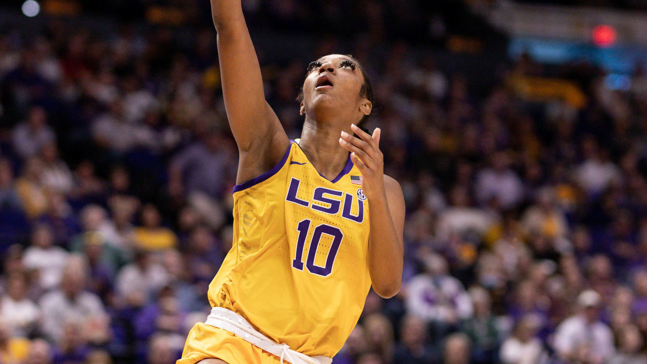 BATON ROUGE, LA - JANUARY 15: LSU Lady Tigers forward Angel Reese (10) drives to the basket against the Auburn Tigers during the first half at the game between the LSU Lady Tigers and the Auburn Tigers on January 15, 2023 at the Pete Maravich Assembly Center in Baton Rouge, LA.