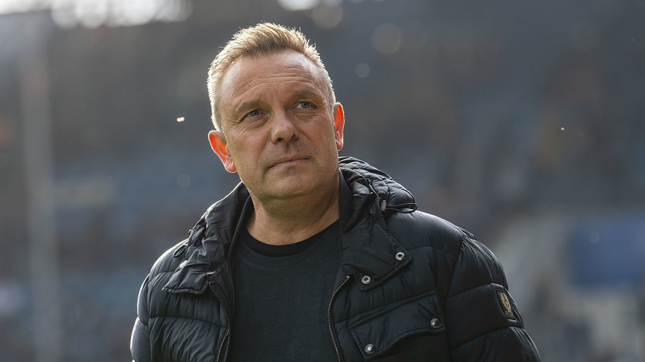 04 February 2023, North Rhine-Westphalia, Bochum: Soccer: Bundesliga, VfL Bochum - TSG 1899 Hoffenheim, Matchday 19, Vonovia Ruhrstadion: Hoffenheim coach Andre Breitenreiter enters the stadium. Photo: David Inderlied/dpa - IMPORTANT NOTE: In accordance with the requirements of the DFL Deutsche Fußball Liga and the DFB Deutscher Fußball-Bund, it is prohibited to use or have used photographs taken in the stadium and/or of the match in the form of sequence pictures and/or video-like photo series.
