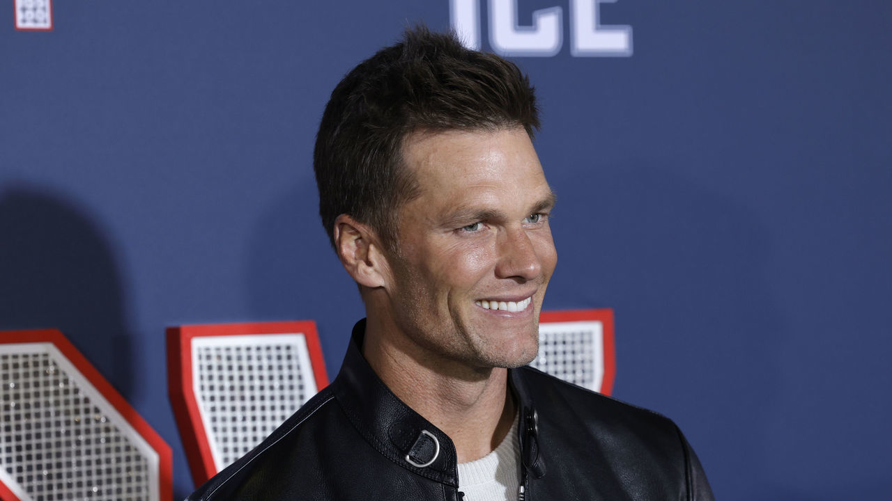 LOS ANGELES, CALIFORNIA - JANUARY 31: Tom Brady attends the Los Angeles Premiere Screening of Paramount Pictures' "80 For Brady" at Regency Village Theatre on January 31, 2023 in Los Angeles, California.