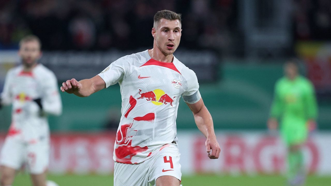 Leipzig's Hungarian defender Willi Orban plays the ball during the German Cup (DFB Pokal) football match RB Leipzig v TSG 1899 Hoffenheim in Leipzig, eastern Germany on February 1, 2023. - - DFB REGULATIONS PROHIBIT ANY USE OF PHOTOGRAPHS AS IMAGE SEQUENCES AND QUASI-VIDEO.