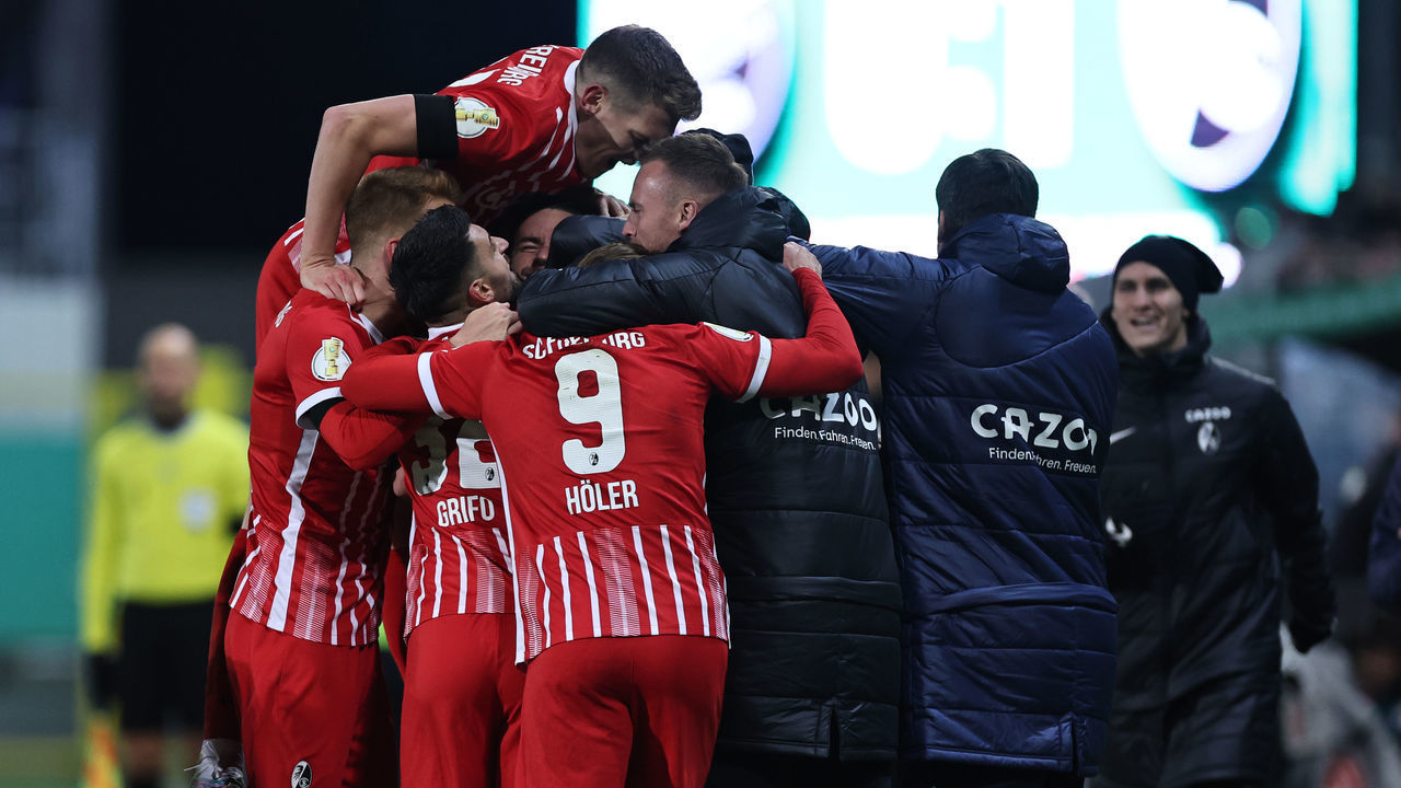 SANDHAUSEN, GERMANY - FEBRUARY 07: Nils Petersen of Freiburg celebrates scoring his team's second goal with team mates during the DFB Cup round of 16 match between SV Sandhausen and Sport-Club Freiburg at BWT-Stadion am Hardtwald on February 07, 2023 in Sandhausen, Germany.