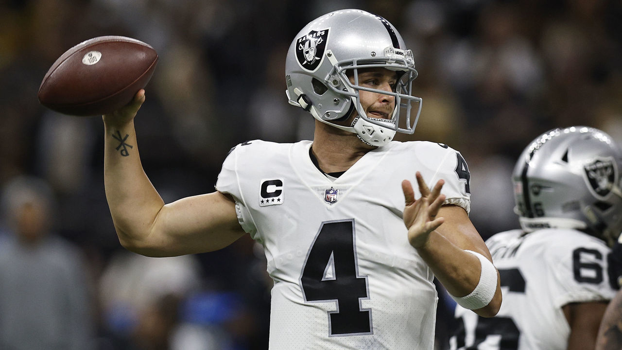 NEW ORLEANS, LOUISIANA - OCTOBER 30: Derek Carr #4 of the Las Vegas Raiders looks to pass in the first half of a game against the New Orleans Saints at Caesars Superdome on October 30, 2022 in New Orleans, Louisiana.