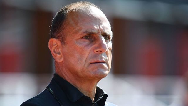 Brest's French head coach Michel Der Zakarian looks on prior to the French L1 football match between Stade Brestois 29 (Brest) and AC Ajaccio at Stade Francis-Le Ble in Brest, western France on September 18, 2022.