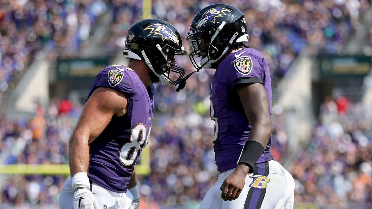 BALTIMORE, MARYLAND - SEPTEMBER 18: Mark Andrews #89 of the Baltimore Ravens celebrates a second quarter touchdown with Lamar Jackson #8 against the Miami Dolphins at M&T Bank Stadium on September 18, 2022 in Baltimore, Maryland.