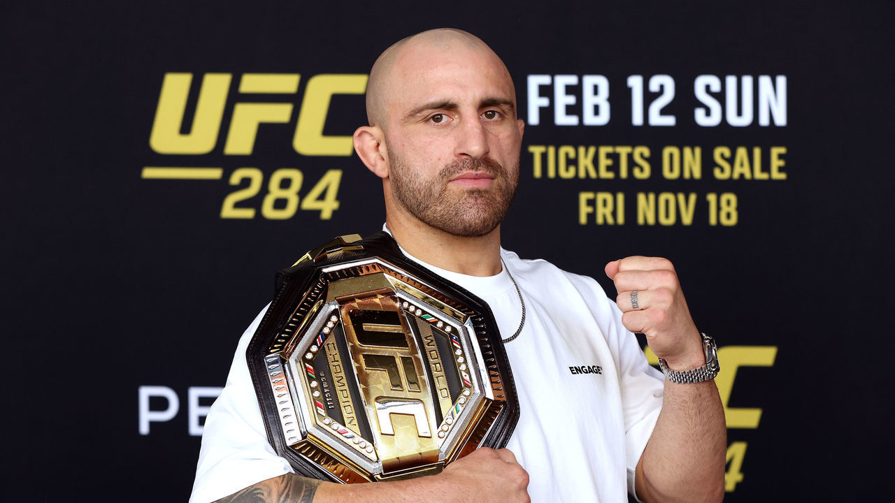 PERTH, AUSTRALIA - NOVEMBER 16: Alex Volkanovski poses during a UFC 284 media opportunity at RAC Arena on November 16, 2022 in Perth, Australia.