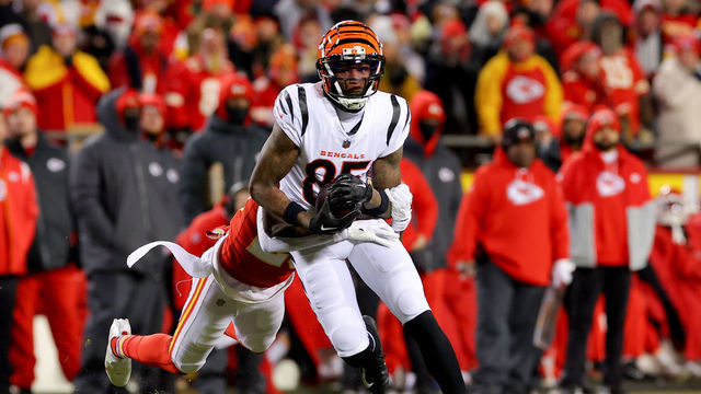 KANSAS CITY, MISSOURI - JANUARY 29: Tee Higgins #85 of the Cincinnati Bengals carries the ball against the Kansas City Chiefs during the second quarter in the AFC Championship Game at GEHA Field at Arrowhead Stadium on January 29, 2023 in Kansas City, Missouri.