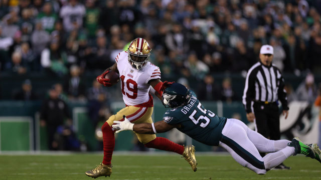 Football: NFC Championship: San Francisco 49ers Deebo Samuel (19) in action, runs with the football vs Philadelphia Eagles Brandon Graham (55) at Lincoln Financial Stadium. Philadelphia, PA 1/29/2023 CREDIT: Simon Bruty (Set Number: X164295 TK1)