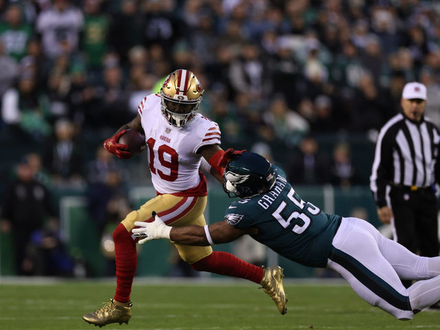 Football: NFC Championship: San Francisco 49ers Deebo Samuel (19) in action, runs with the football vs Philadelphia Eagles Brandon Graham (55) at Lincoln Financial Stadium. Philadelphia, PA 1/29/2023 CREDIT: Simon Bruty (Set Number: X164295 TK1)