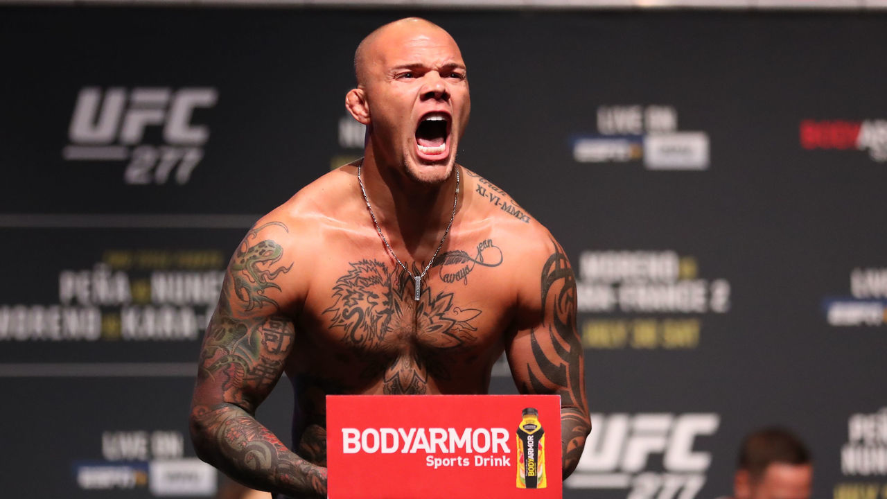 DALLAS, TX - JULY 29: Anthony Smith steps on the scale for the ceremonial weigh-in for the UFC 277 ceremonial weigh-ins on July 29, 2022, at the American Airlines Center in Dallas, TX.