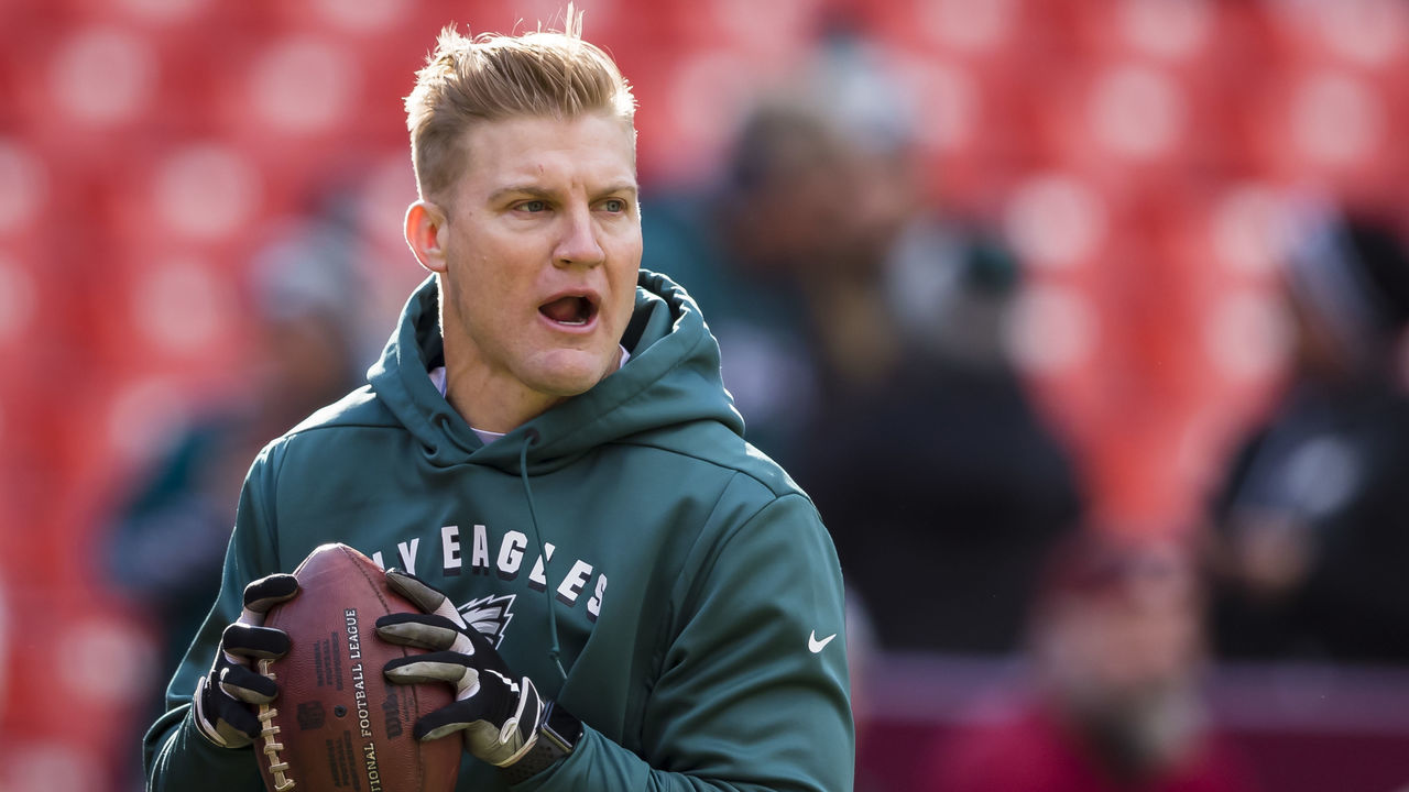 LANDOVER, MD - DECEMBER 15: Josh McCown #18 of the Philadelphia Eagles warms up before the game against the Washington Redskins at FedExField on December 15, 2019 in Landover, Maryland.