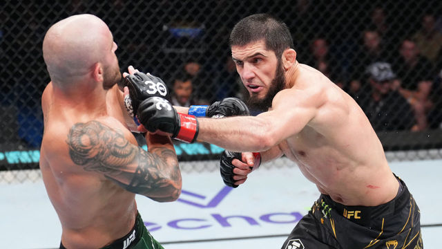 PERTH, AUSTRALIA - FEBRUARY 12: (R-L) Islam Makhachev of Russia punches Alexander Volkanovski of Australia in the UFC lightweight championship fight during the UFC 284 event at RAC Arena on February 12, 2023 in Perth, Australia.