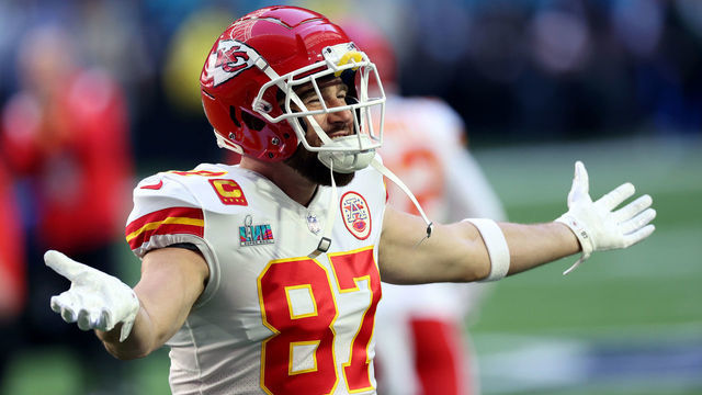 GLENDALE, ARIZONA - FEBRUARY 12: Travis Kelce #87 of the Kansas City Chiefs warms up prior to Super Bowl LVII against the Philadelphia Eagles at State Farm Stadium on February 12, 2023 in Glendale, Arizona.