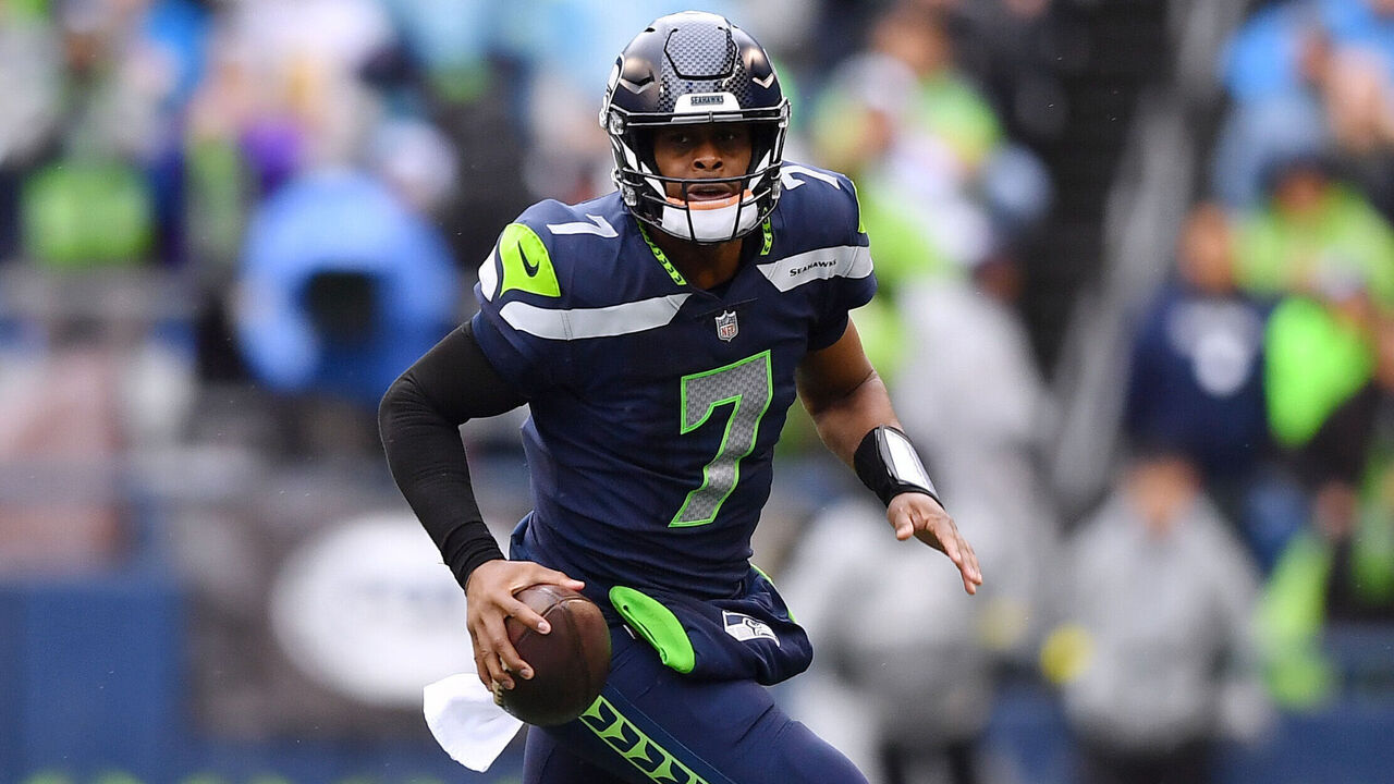 Seahawks QB Geno Smith rejoins game after knee injury, Sports