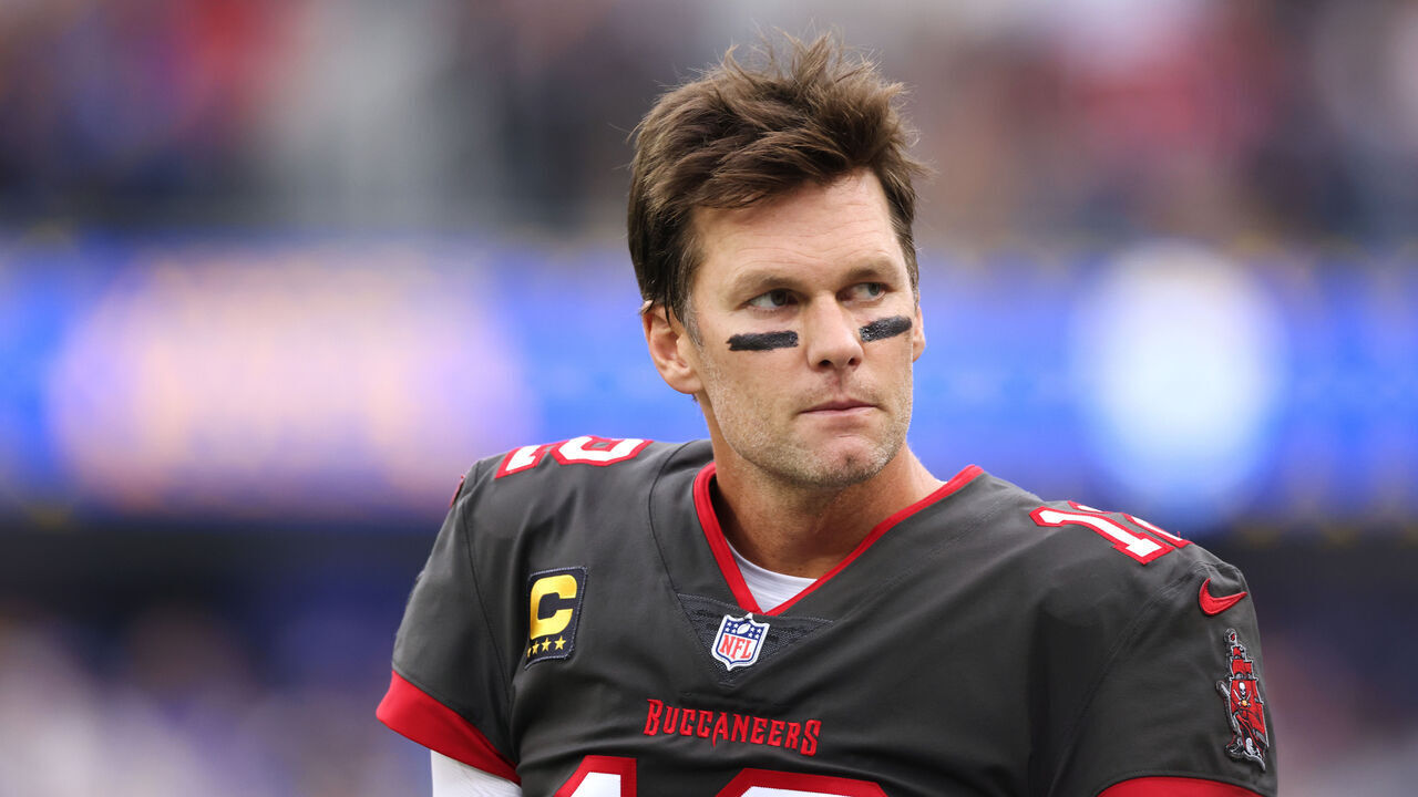 INGLEWOOD, CALIFORNIA - SEPTEMBER 26: Tom Brady #12 of the Tampa Bay Buccaneers on the sideline during the first quarter in the game against the Los Angeles Rams at SoFi Stadium on September 26, 2021 in Inglewood, California.