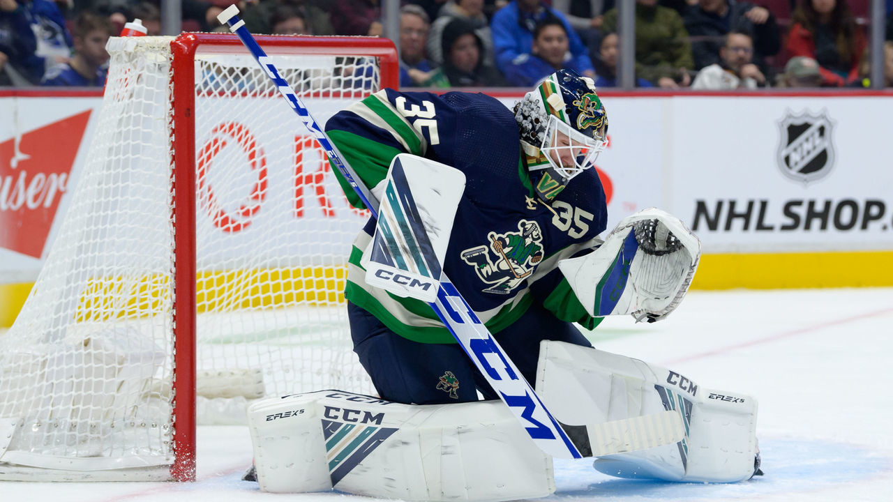 VANCOUVER, CANADA - NOVEMBER 18: Thatcher Demko #35 of the Vancouver Canucks makes a save during the second period of their NHL game against the Los Angeles Kings at Rogers Arena on November 18, 2022 in Vancouver, British Columbia, Canada. Vancouver won 4-1.