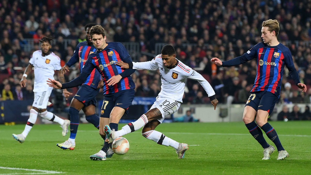 BARCELONA, SPAIN - FEBRUARY 16: Marcus Rashford of Manchester United is challenged by Marcos Alonso of FC Barcelona during the UEFA Europa League knockout round play-off leg one match between FC Barcelona and Manchester United at Spotify Camp Nou on February 16, 2023 in Barcelona, Spain.