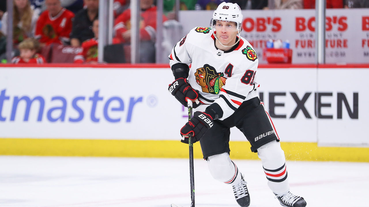 CHICAGO, IL - FEBRUARY 19: Chicago Blackhawks Right Wing Patrick Kane (88) controls the puck during a game between the Toronto Maple Leafs and the Chicago Blackhawks on February 19, 2023 at the United Center in Chicago, IL.