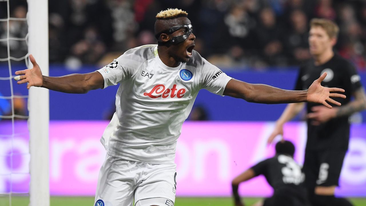 FRANKFURT AM MAIN, GERMANY - FEBRUARY 21: Vìctor Osimhen of Napoli celebrates after scoring the first goal of Napoli during the UEFA Champions League round of 16 leg one match between Eintracht Frankfurt and SSC Napoli at Deutsche Bank Park on February 21, 2023 in Frankfurt am Main, Germany.
