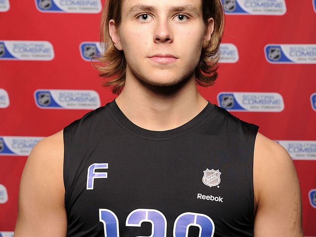 Kings select Adrian Kempe with 29th overall pick in NHL Draft