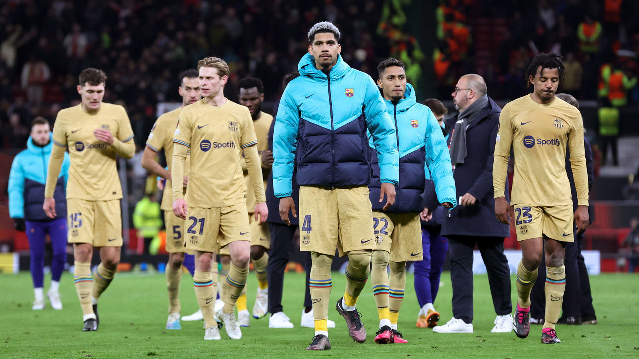 MANCHESTER, ENGLAND - FEBRUARY 23: Ronald Araujo of FC Barcelona looks dejected with teammates following the UEFA Europa League knockout round play-off leg two match between Manchester United and FC Barcelona at Old Trafford on February 23, 2023 in Manchester, England.