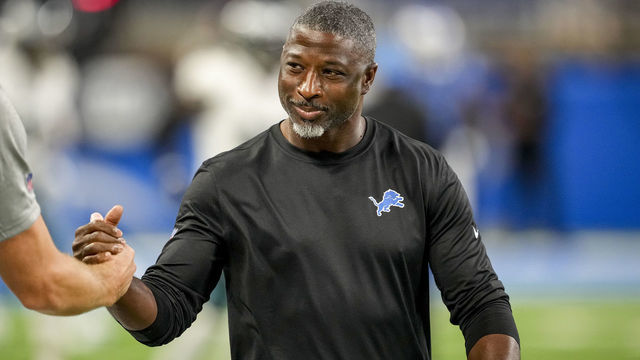 DETROIT, MICHIGAN - SEPTEMBER 11: Defensive coordinator Aaron Glenn of the Detroit Lions gives a handshake before the game against the Philadelphia Eagles at Ford Field on September 11, 2022 in Detroit, Michigan.