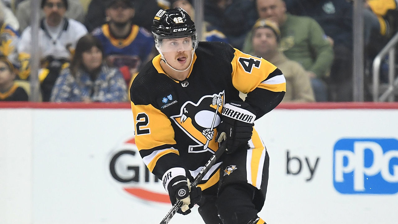 PITTSBURGH, PA - DECEMBER 03: Kasperi Kapanen #42 of the Pittsburgh Penguins skates with the puck in the first period during the game against the St. Louis Blues at PPG PAINTS Arena on December 3, 2022 in Pittsburgh, Pennsylvania.