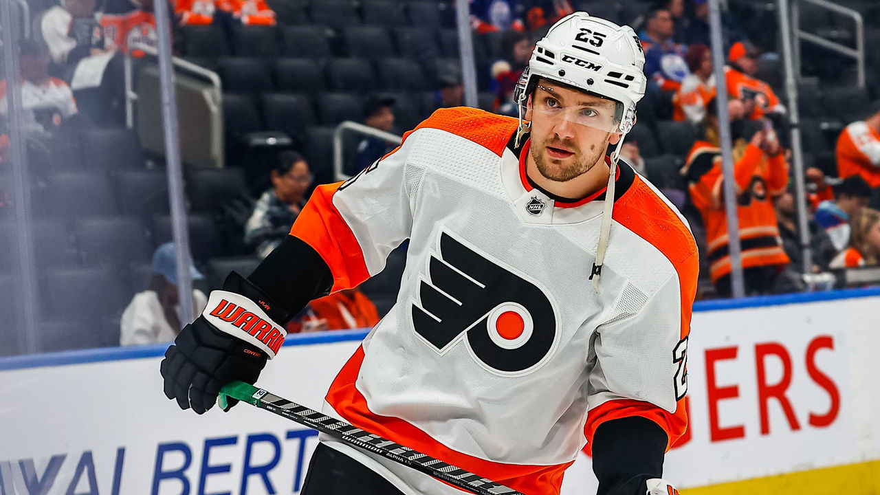 EDMONTON, AB - FEBRUARY 21: Philadelphia Flyers Left Wing James van Riemsdyk (25) takes a lap in warm ups of the Edmonton Oilers game versus the Philadelphia Flyers on February 21, 2023 at Rogers Place in Edmonton, AB.