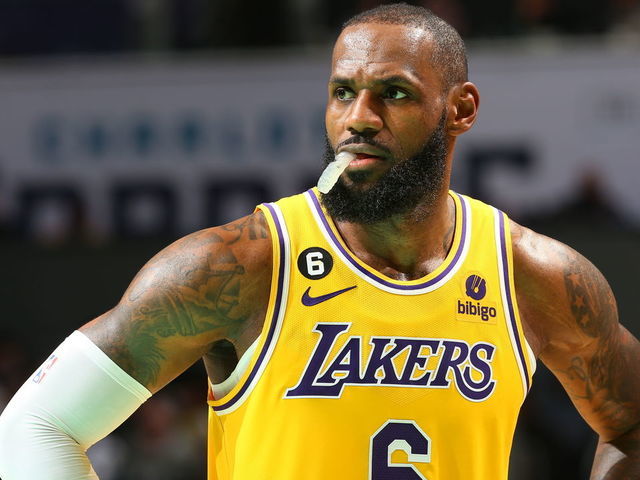 LeBron James expected to miss multiple weeks with foot injury