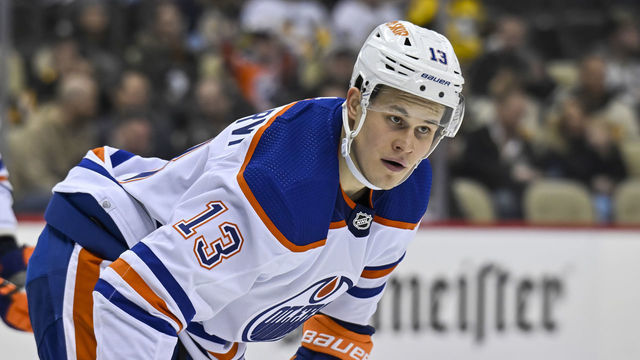 PITTSBURGH, PA - FEBRUARY 23: Edmonton Oilers Right Wing Jesse Puljujarvi (13) waits for play to begin during the third period in the NHL game between the Pittsburgh Penguins and the Edmonton Oilers on February 23, 2023, at PPG Paints Arena in Pittsburgh, PA.