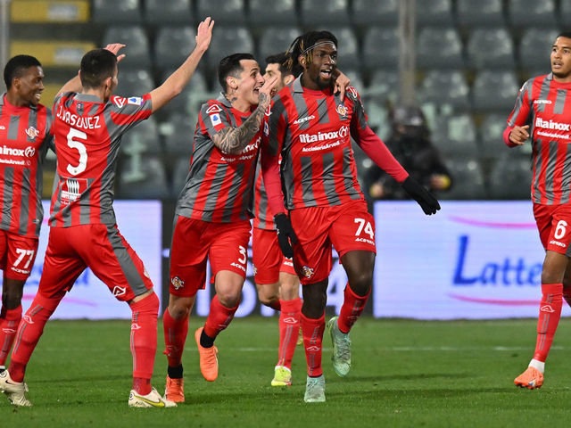 Cremonese's 1st Serie A win in 24 matches comes at Roma's expense | theScore.com