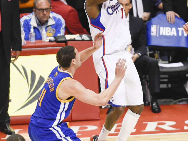 GRAPHIC: Should the NBA move the 3-point line back to 25 | theScore