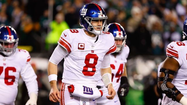 PHILADELPHIA, PA - JANUARY 21: New York Giants quarterback Daniel Jones (8) during the NFC Divisional playoff game between the Philadelphia Eagles and the New York Giants on January 21, 2023 at Lincoln Financial Field in Philadelphia, Pennsylvania.