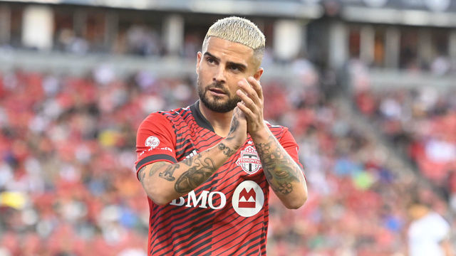 TORONTO, ON - AUGUST 31: Toronto FC forward Lorenzo Insigne (24) applauds the fans as he goes to take a corner kick in the first half during the MLS regular season game between LA Galaxy and Toronto FC on August 31, 2022, at BMO Field in Toronto, ON, Canada.