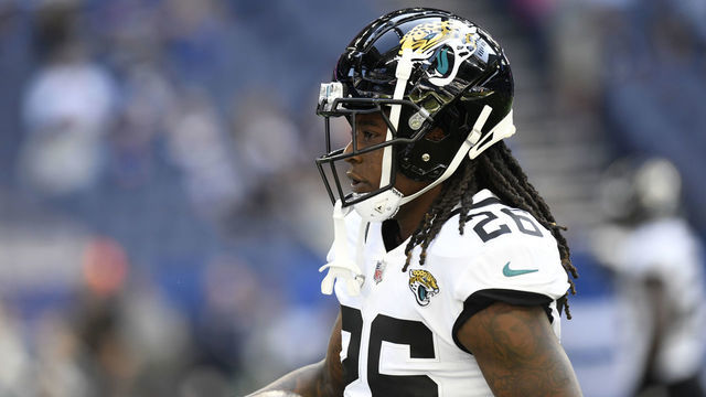 INDIANAPOLIS, IN - OCTOBER 16: Jacksonville Jaguars Cornerback Shaquill Griffin (26) warms up for the game between the Jacksonville Jaguars and the Indianapolis Colts on October 16, 2022, at Lucas Oil Stadium in Indianapolis, Indiana.