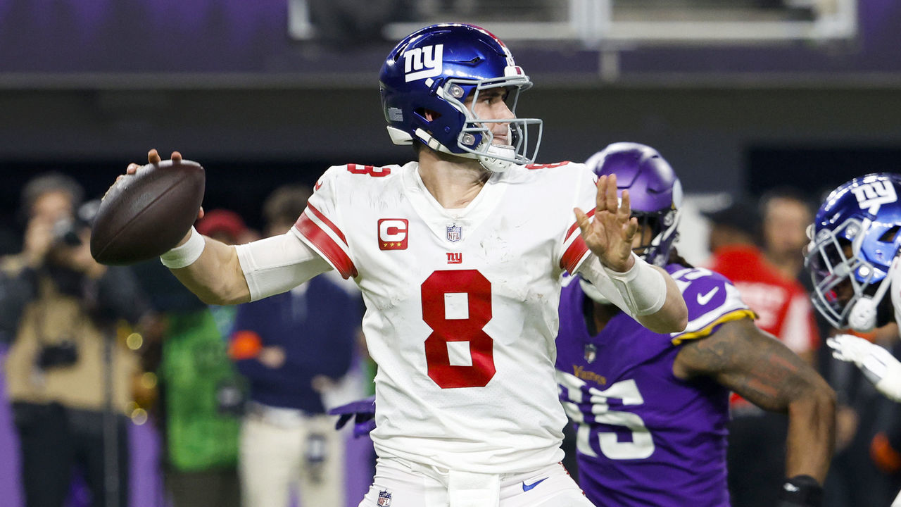 MINNEAPOLIS, MINNESOTA - JANUARY 15: Daniel Jones #8 of the New York Giants throws a pass against the Minnesota Vikings during the second half in the NFC Wild Card playoff game at U.S. Bank Stadium on January 15, 2023 in Minneapolis, Minnesota.