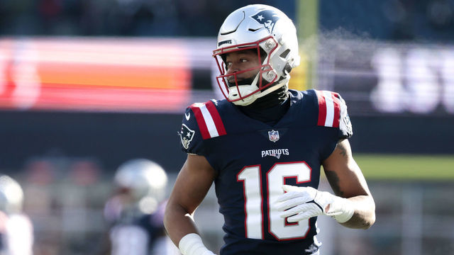 FOXBOROUGH, MASSACHUSETTS - DECEMBER 24: Jakobi Meyers #16 of the New England Patriots warms up against the Cincinnati Bengals at Gillette Stadium on December 24, 2022 in Foxborough, Massachusetts.